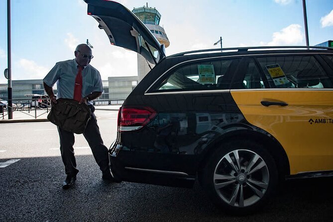 Glasgow Private Transfer from Glasgow Airport to City centre - Choosing between a sedan, minivan, and minibus