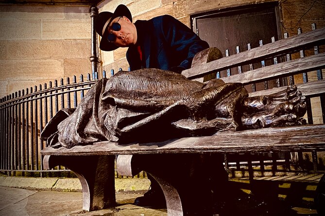 Gothic Glasgow Walking Tour - Weather, clothing, and Friday night street life