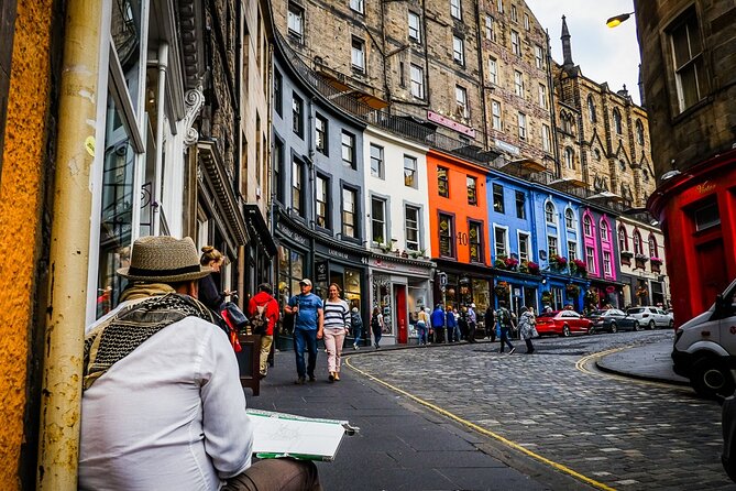 Guided 60-Minute Photography and sightseeing Tour in Edinburgh - The Witches Well and an early start