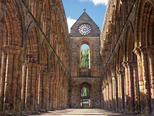 Hadrian's Wall & The Borders Tour from Edinburgh Incl. Admission - Walking Hadrian’s Wall at Steel Rigg
