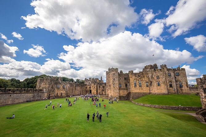 Harry Potter's Alnwick Castle and Scottish Borders Day Trip - Who should book this experience