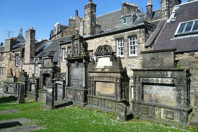 Harry Potter’s Edinburgh: A Self-Guided Audio Tour - Victoria Street, shops, and a welcome break