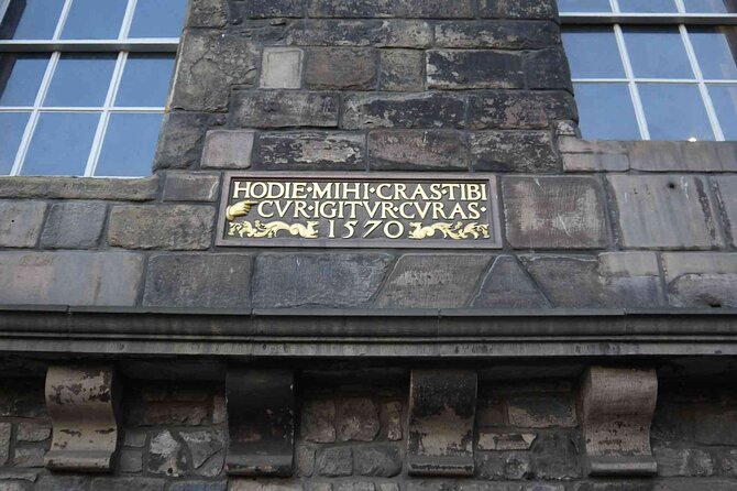 Highlights from the Royal Mile: A Self-Guided Audio Tour - Castlehill and Lawnmarket: crime, character, and Deacon Brodie