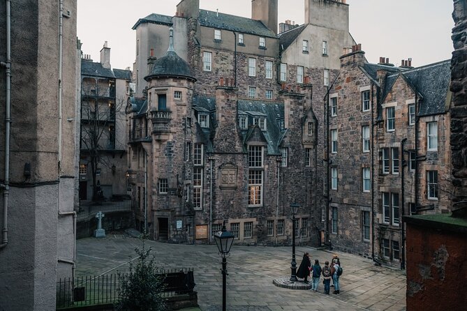 Immersive Old Town Ghost Walking Tour in Edinburgh - Why the audio devices matter