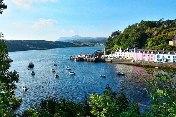 Isle oF SkyeTour.PORTREE,OLD MAN STORR,KILT ROCK.FROM INVERNESS - Loch Cluanie brings quieter Highland views