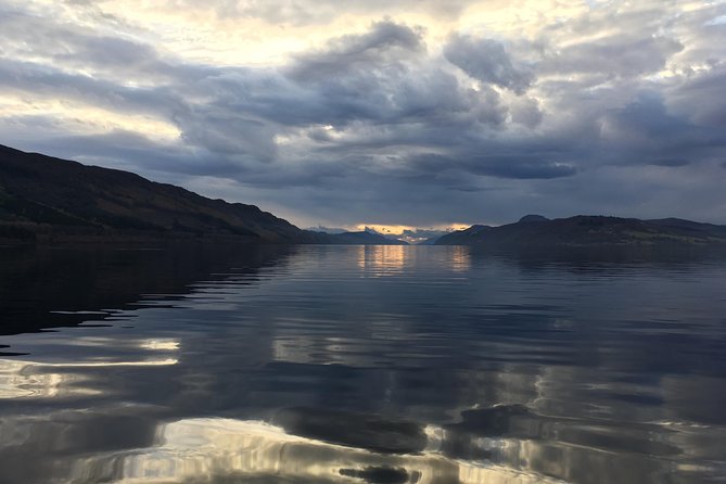 Loch Ness 1-Hour Cruise with Urquhart Castle Views - Commentary, crew, and onboard service