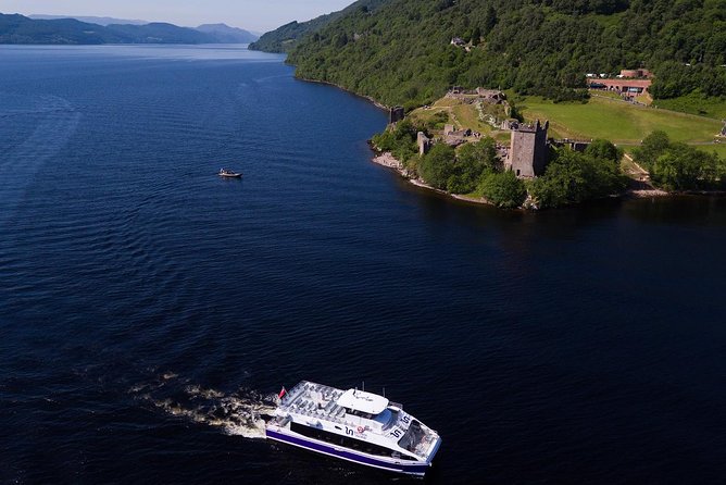 Loch Ness and Caledonian Canal 2-Hour Cruise from Dochgarroch - Urquhart Castle from the water