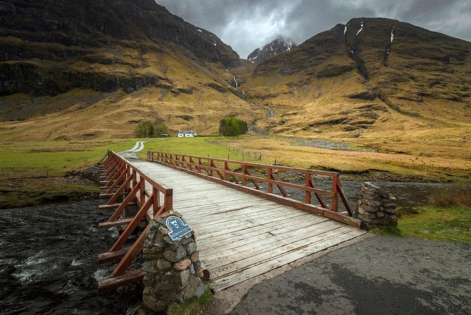 Loch Ness, Scottish Highlands, Glencoe and Pitlochry Tour - Leaving Edinburgh at the Burns Monument