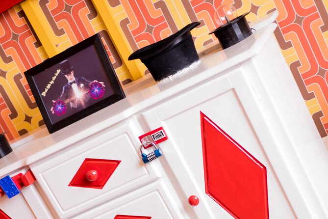 Magicians Heist Private Escape Room in Glasgow - The story behind Gizmo the Great