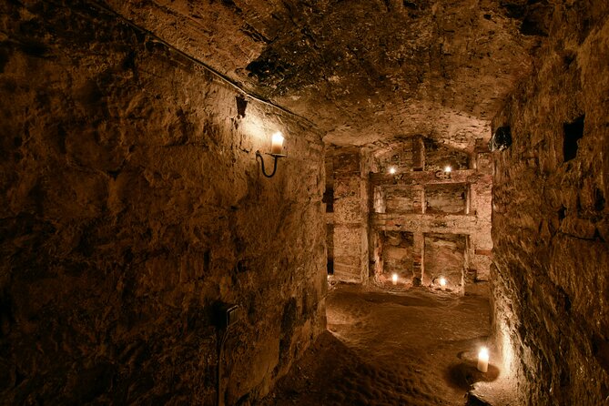 Multi-Sensory Night Walking Tour with Haunted Vaults in Edinburgh - Stop two: the Royal Mile after sunset