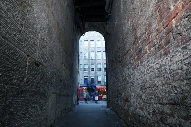Multi-Sensory Small-Group Historic Vaults Tour in Edinburgh - The darker side of Old Town