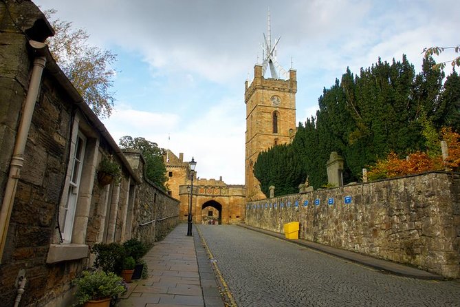 On the Trail of Mary Queen of Scots Private Tour in a Minivan from Edinburgh - Why Mary’s story works well as a day trip