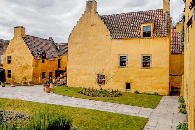 Outlander locations experience, Private Tour in a premium Minivan - Midhope Castle, the real Lallybroch