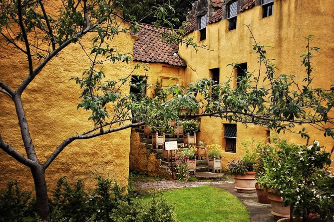Outlander Odyssey: Outlander Filming Locations Private Day Tour - Culross, the living Crainsmuir
