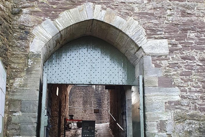 Outlander Tour - Linlithgow Palace and Wentworth Prison