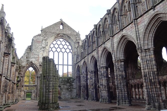 Private 4 Hour Tour of Edinburgh in a Spacious 6-seater Mercedes - Walter Scott Monument and the New Town