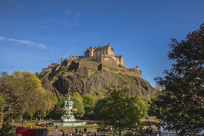 Private 4h Walking Tour in Edinburgh with Edinburgh Castle Tour - Holyroodhouse and Scotland’s political story