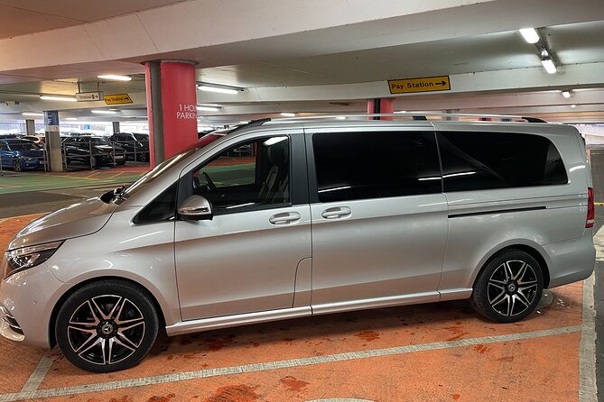 Private Airport Transfer from Edinburgh airport to Glasgow - A private ride for up to seven people