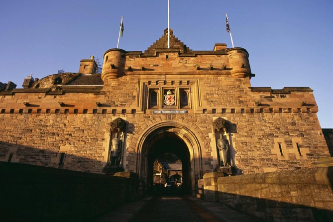 Private Edinburgh Castle Tour - Meeting in the Old Town and walking uphill