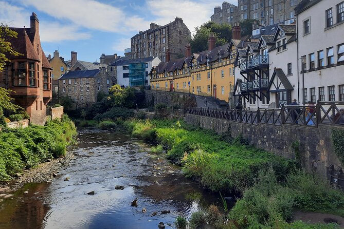 Private Edinburgh City 4-Hour Guided Tour in a black cab LEVC TX - Starting with the Royal Mile and Old Town
