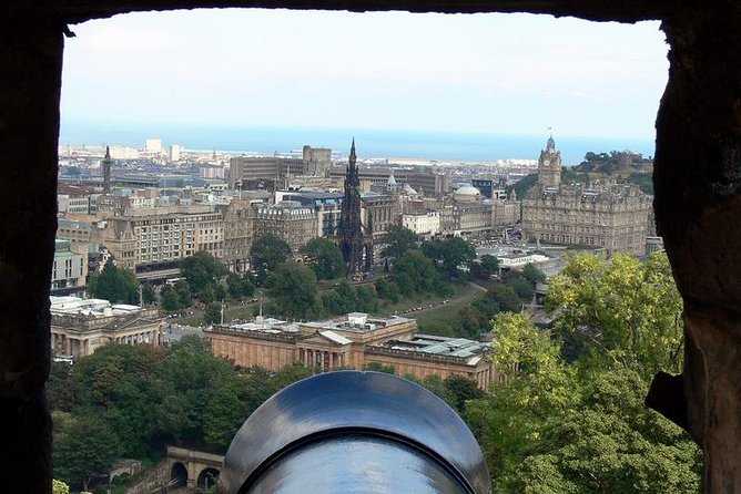 Private Edinburgh City Tour - Calton Hill, 30 minutes above the city
