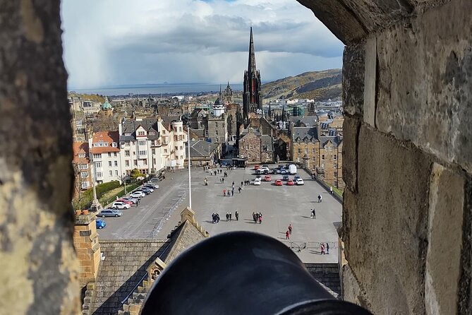 Private Edinburgh Full Day Guided Tour in a Black Cab LEVC TX - The Forth bridges and Queensferry views