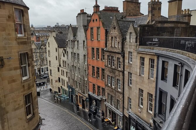 Private Edinburgh Full Day Guided Tour in a Black Cab LEVC TX - The Vennel viewpoint and Greyfriars Bobby