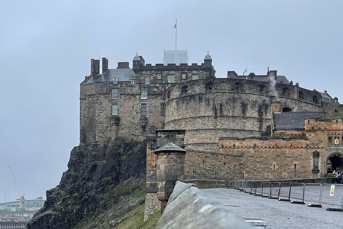 Private Executive Edinburgh Airport transfers to Edinburgh City - One-way arrival or return airport service