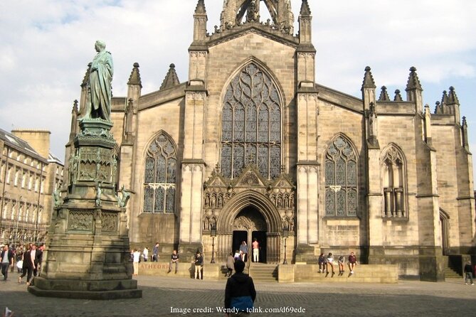 Private Full-Day Walking Tour in Edinburgh with Edinburgh Castle - One long walk through Edinburgh’s two personalities