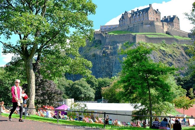 Private Full-Day Walking Tour in Edinburgh with Edinburgh Castle - St Giles’ Cathedral and the Dome