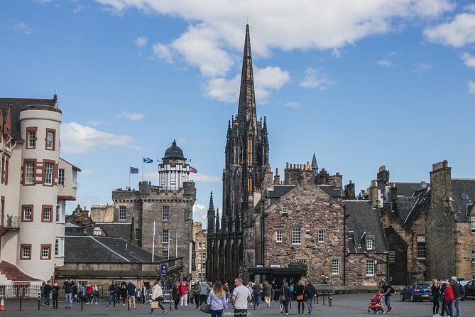 Private Full-Day Walking Tour in Edinburgh with Edinburgh Castle - Lunch in Grassmarket