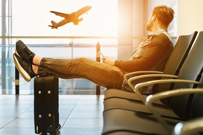 Private Glasgow Arrival Transfer - Airport to Hotel / Accommodation - A sedan for three or a minivan for eight