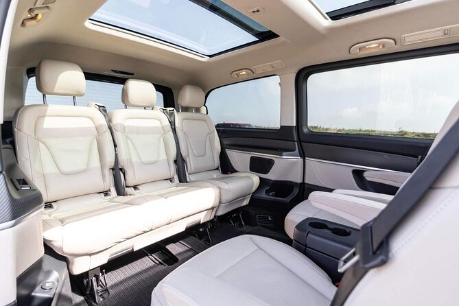 Private luxury transfer from Edinburgh Airport to Edinburgh - A calm first half-hour in Edinburgh