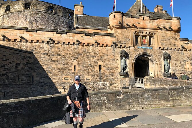Private Old Town, Edinburgh Walking Tour - Old houses, museums, and the stories behind the walls