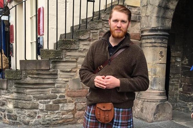 Private Old Town, Edinburgh Walking Tour - Historic houses and new architecture along Canongate