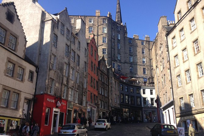 Private Walk: Edinburgh Old Town and New Town - What the guide adds beyond facts