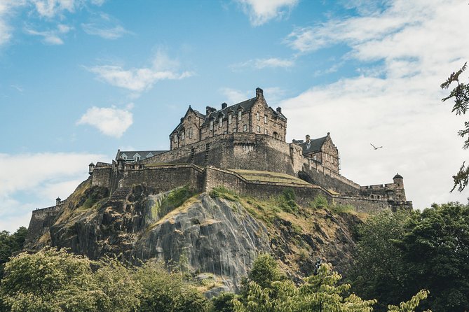 Private Walking Tour: Edinburgh Highlights, including entry to Edinburgh Castle - Mercat Cross, City Chambers, and John Knox House