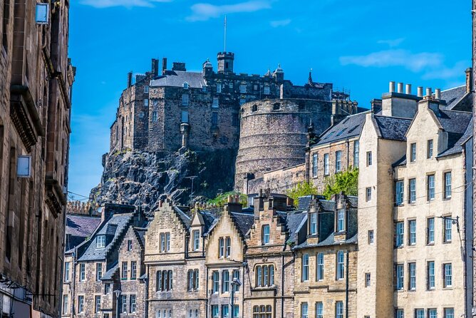 Private Walking Tour of Edinburgh Castle with Skip-the-Line - The National War Museum in 25 minutes