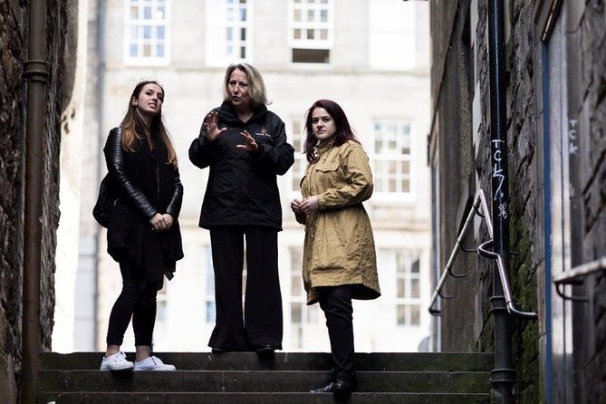 Royal Mile and Edinburgh Castle - Small Group Walking Tour - Closes, wynds, and Edinburgh Old Town