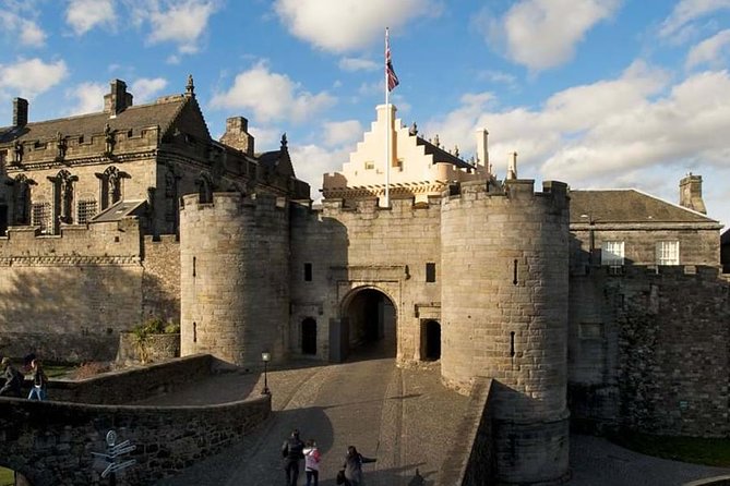 Scotland Tours - The guide and driver arrangement