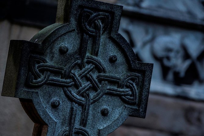 Small Group Edinburgh Underground Vaults & Graveyard Ghost Tour - What this Edinburgh ghost tour actually feels like
