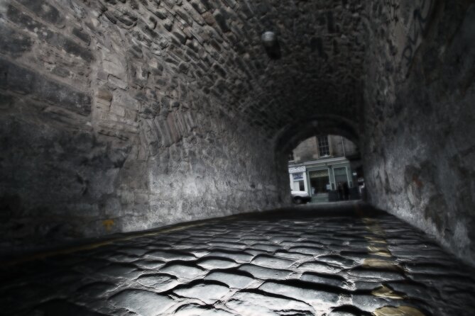 Small Group Edinburgh Underground Vaults & Graveyard Ghost Tour - Who should book this tour