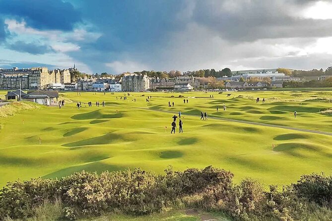 St. Andrews & The Old Course Private Day Tour from Edinburgh - Trying the Himalayas putting course