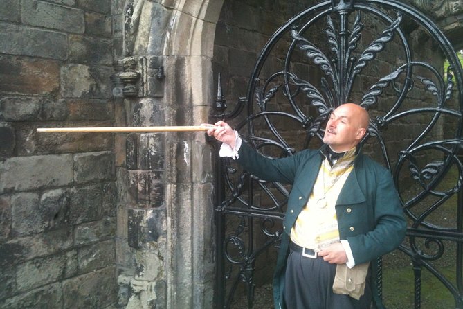 Stirling Castle and the Secrets of the Old Town Private Tour - The uphill route through Stirling Old Town