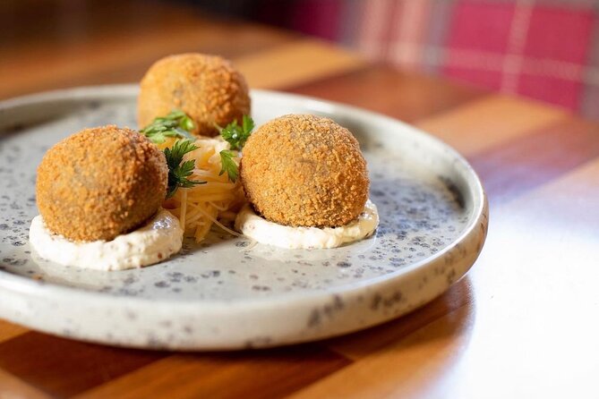 Taste Of Edinburgh Food Tour With All Food & Drinks Included - Starting beside St Giles’ Cathedral at 1pm