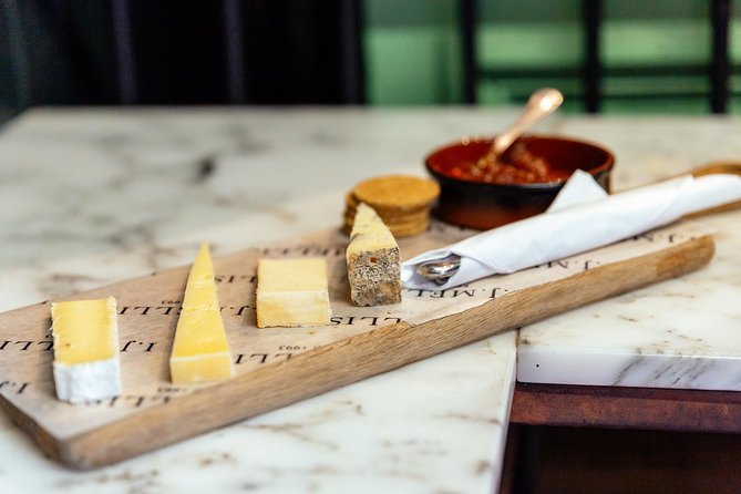 The 10 Tastings of Edinburgh With Locals: Private Food Tour - The guides make or break the experience