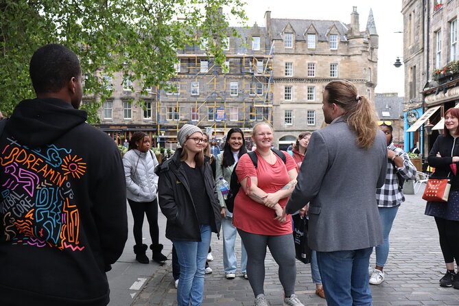 The Edinburgh Literary Pub Tour - What happens at the pub stops