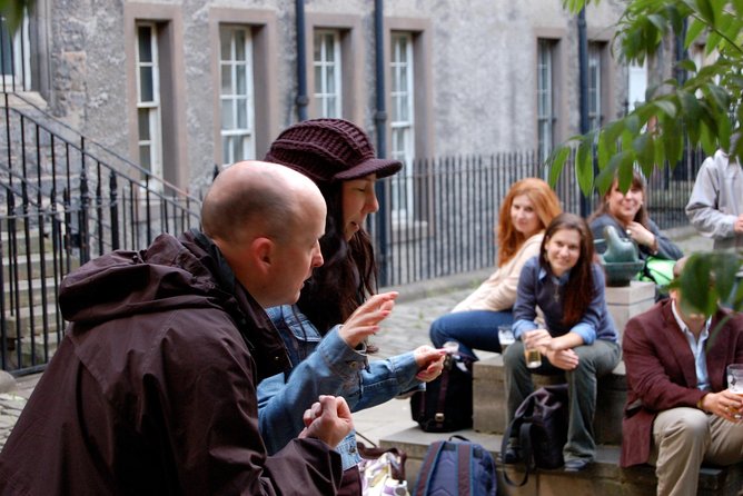 The Edinburgh Literary Pub Tour - Starting at the Beehive Inn in the Grassmarket