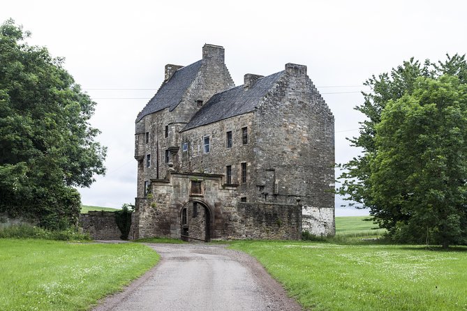 The Outlander 1 Day Experience - Doune Castle asks you to pay for the inside