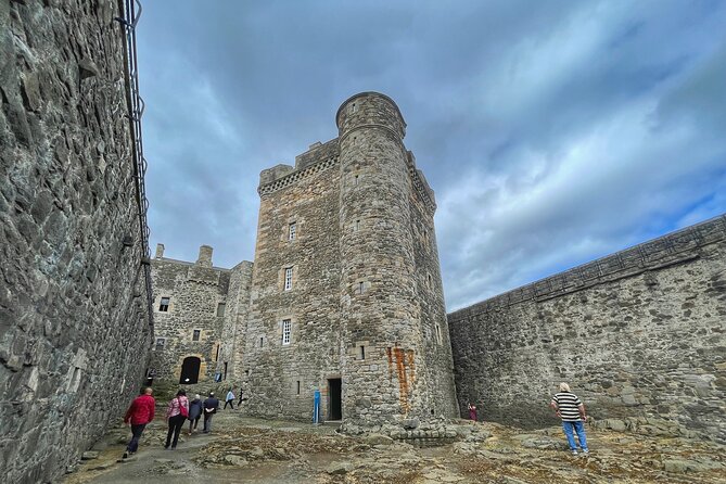 Ultimate Outlander Day Tour - Culross, a village used across the series